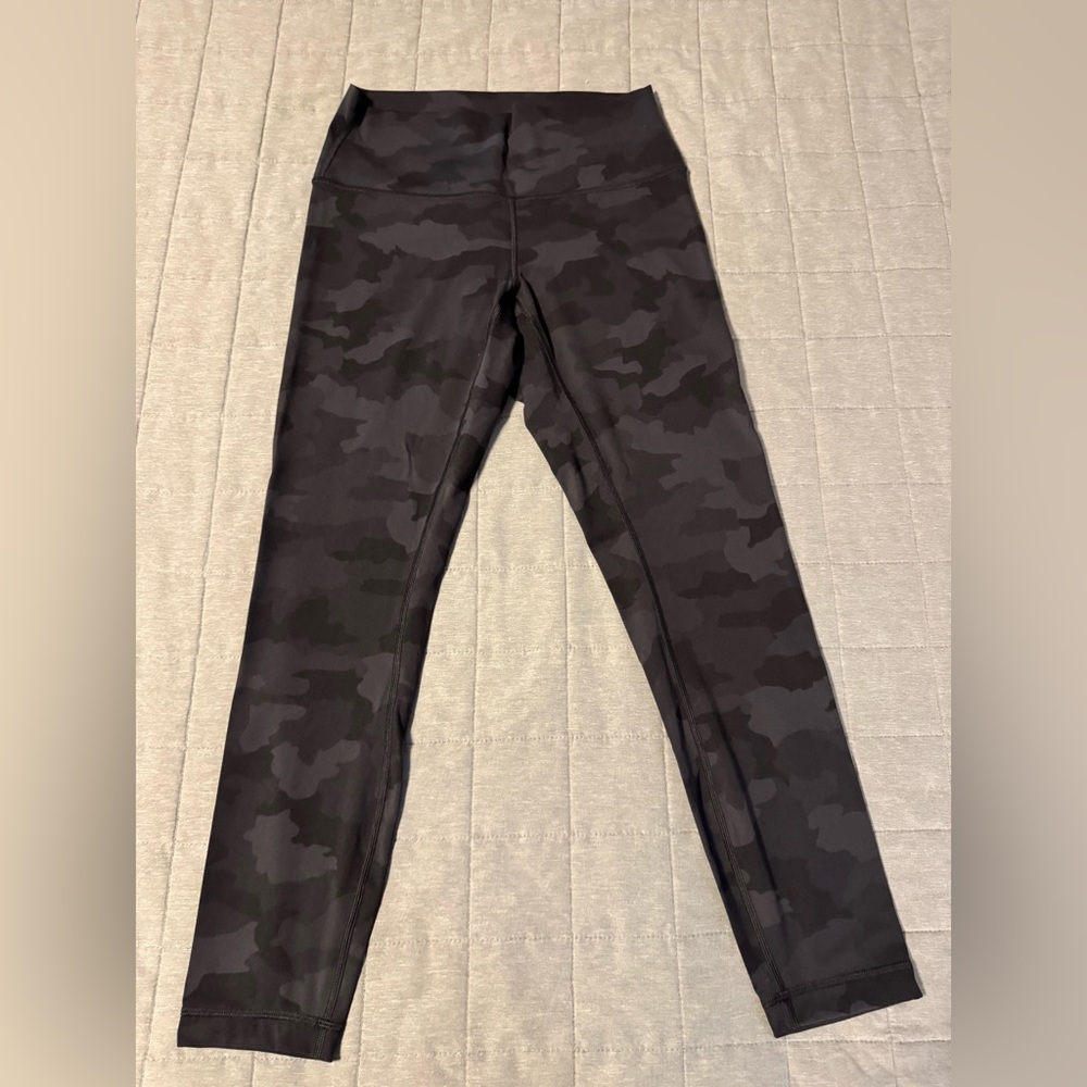 Lululemon - Black Camo Wonder Train Leggings - Size 8